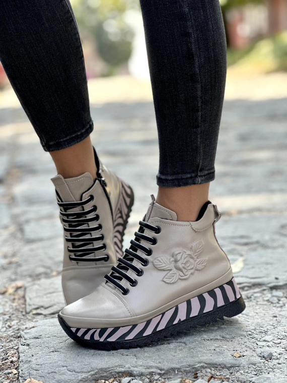 Nowoczesne Botki ze Skóry Naturalnej