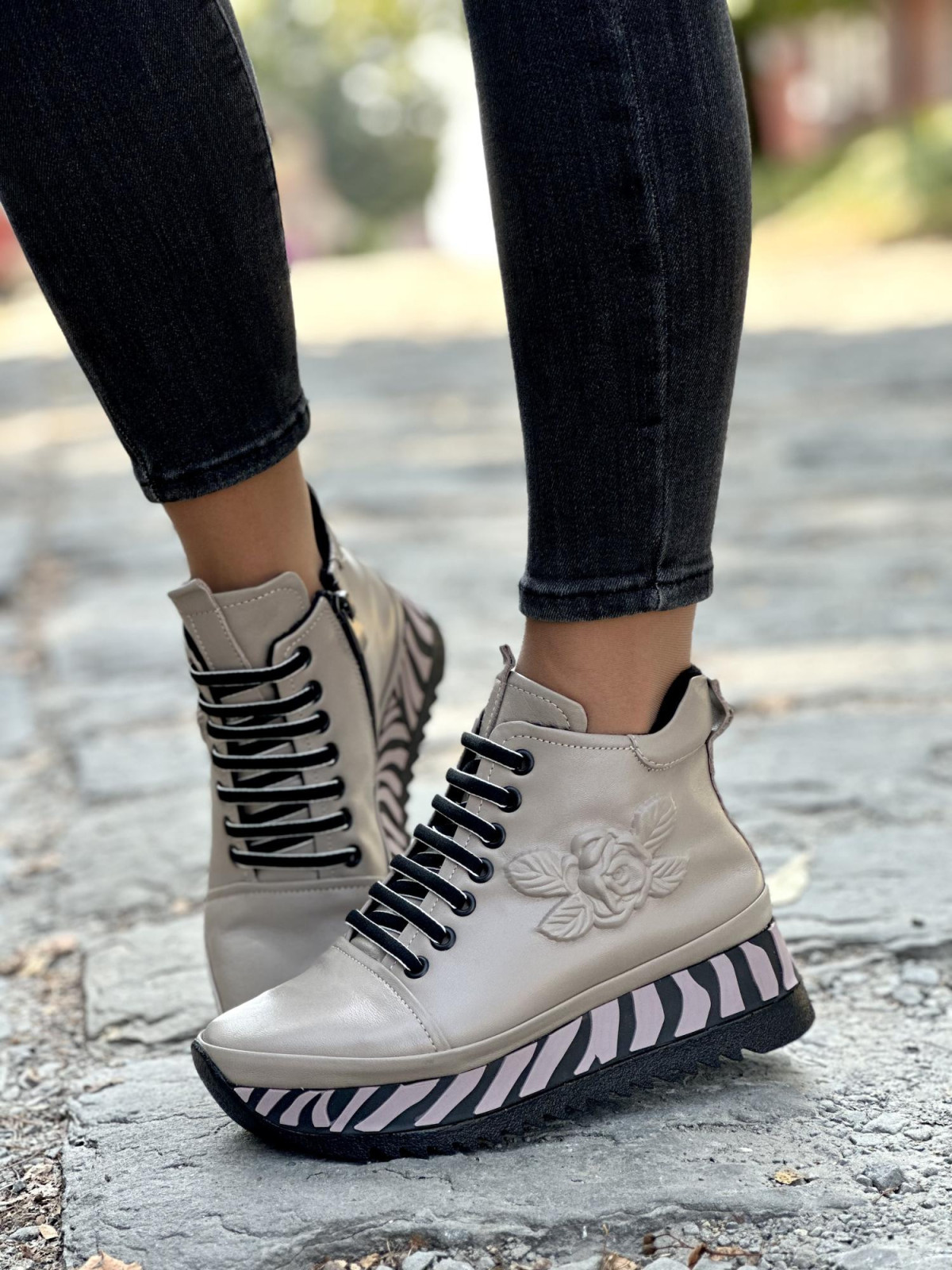 Nowoczesne Botki ze Skóry Naturalnej