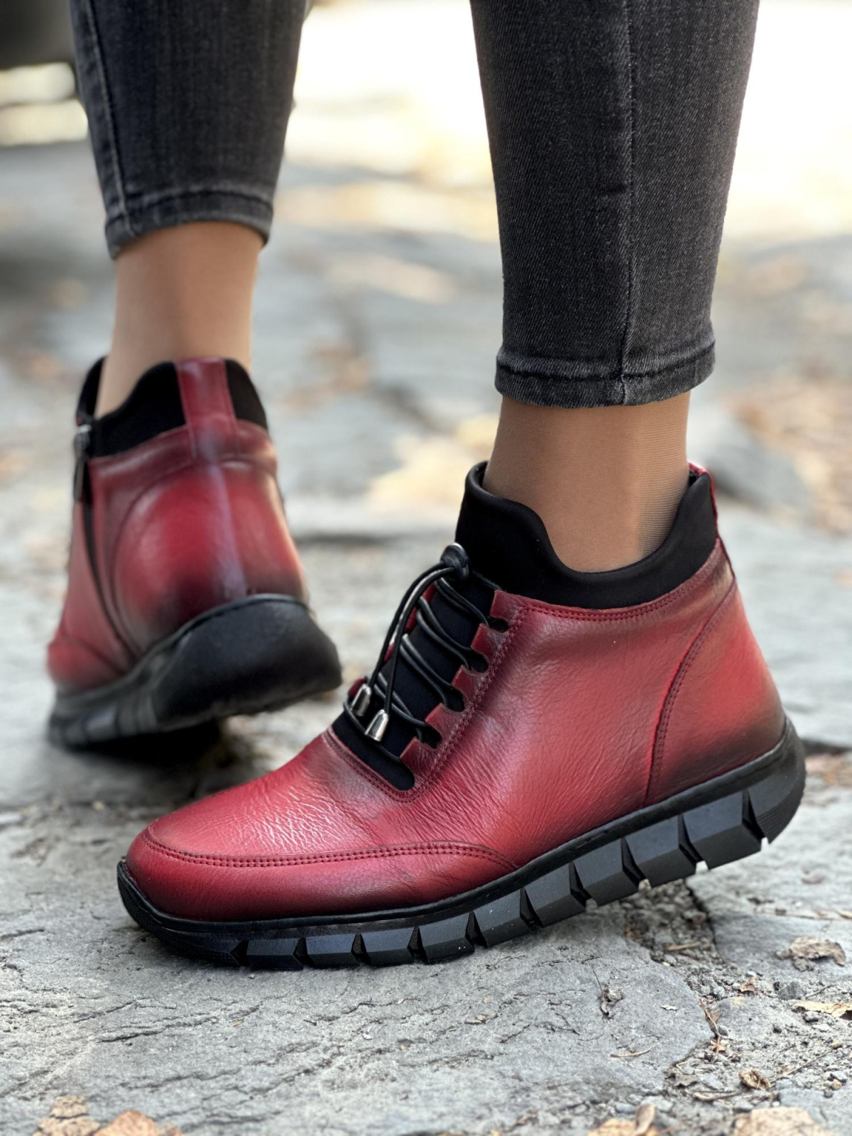 Stylowe Czerwone Botki ze Skóry Naturalnej