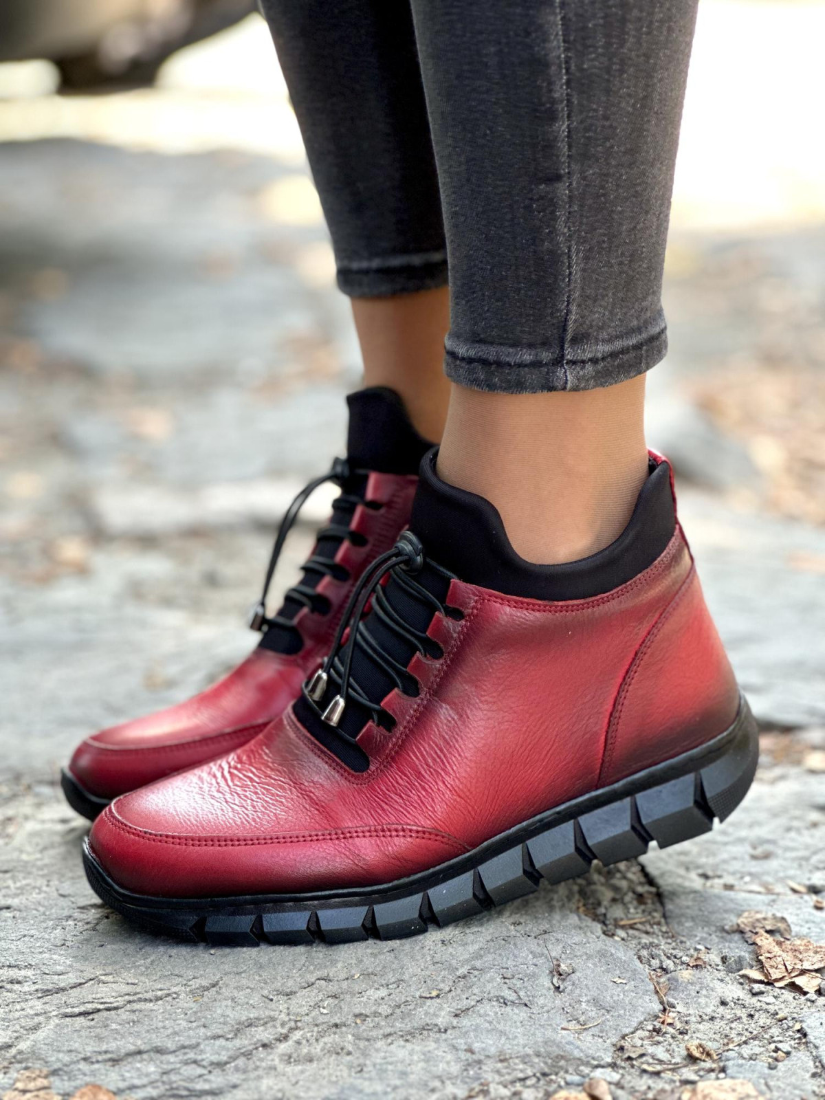 Stylowe Czerwone Botki ze Skóry Naturalnej