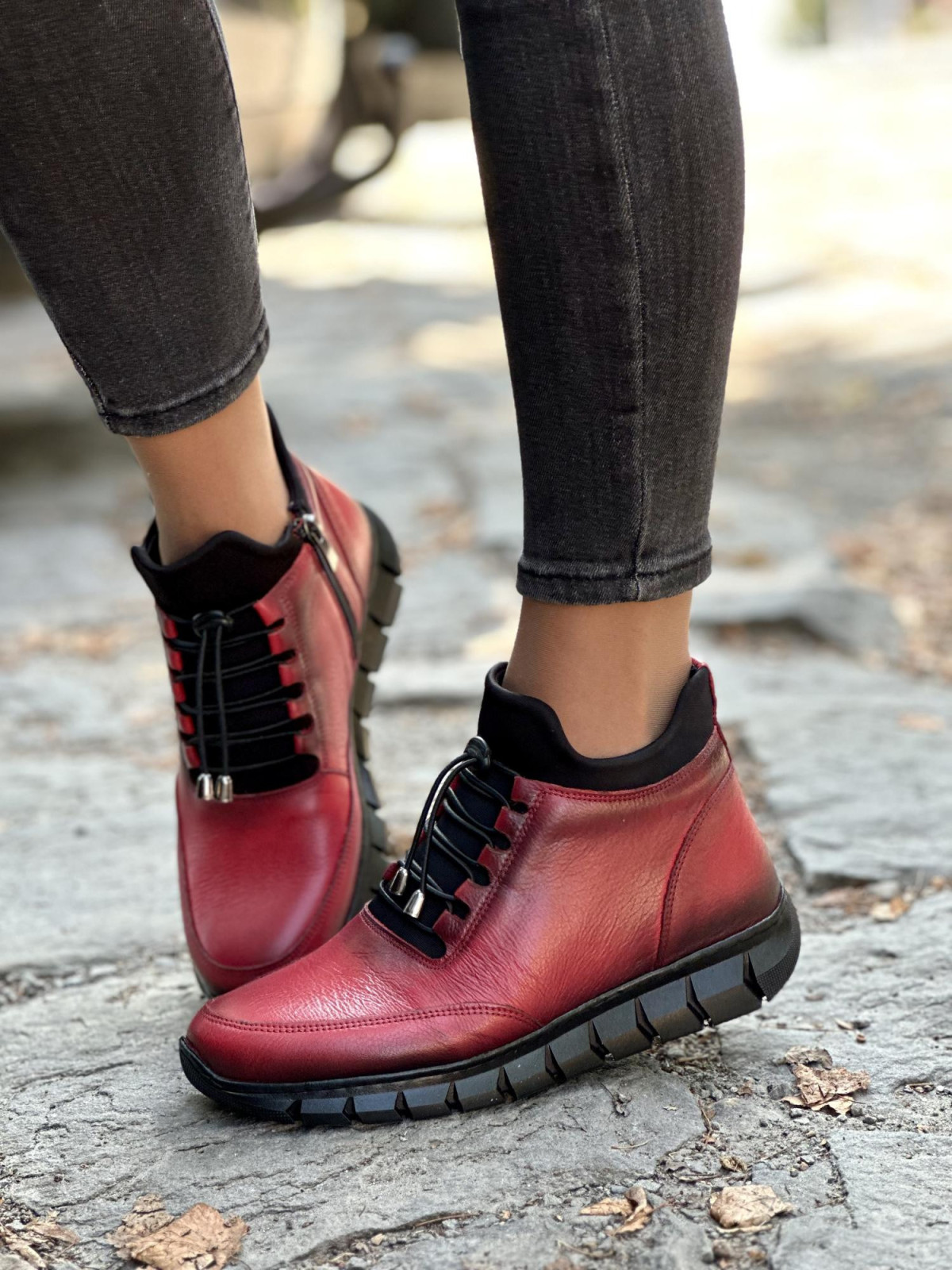 Stylowe Czerwone Botki ze Skóry Naturalnej