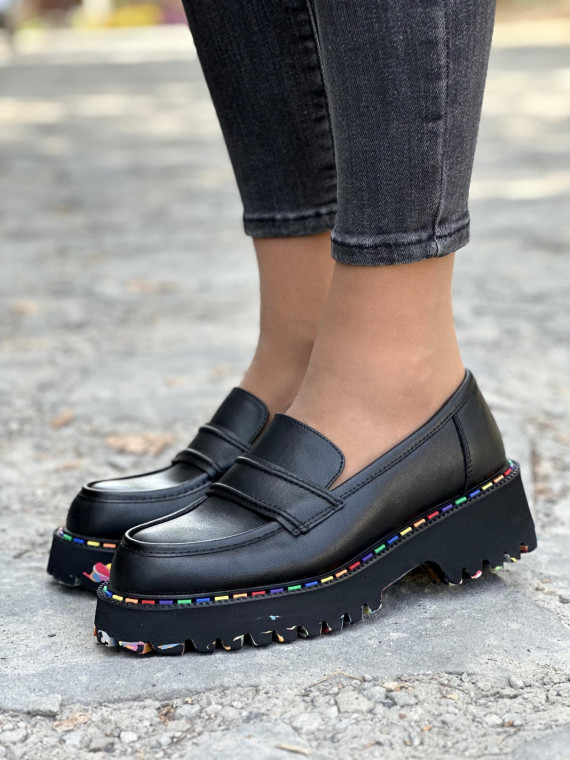 Nowoczesne mokasyny z naturalnej skóry