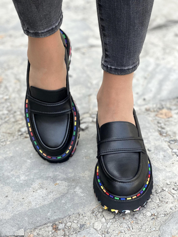 Nowoczesne mokasyny z naturalnej skóry