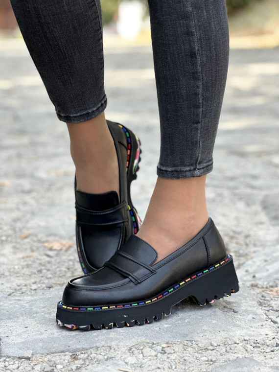 Nowoczesne mokasyny z naturalnej skóry