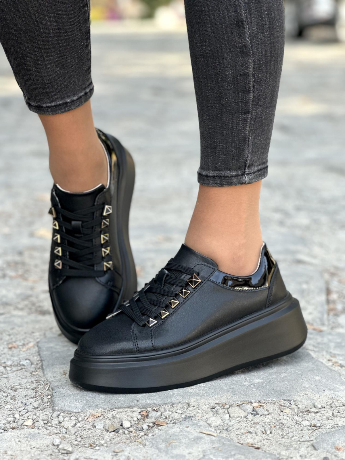 Nowoczesne sneakersy z naturalnej skóry