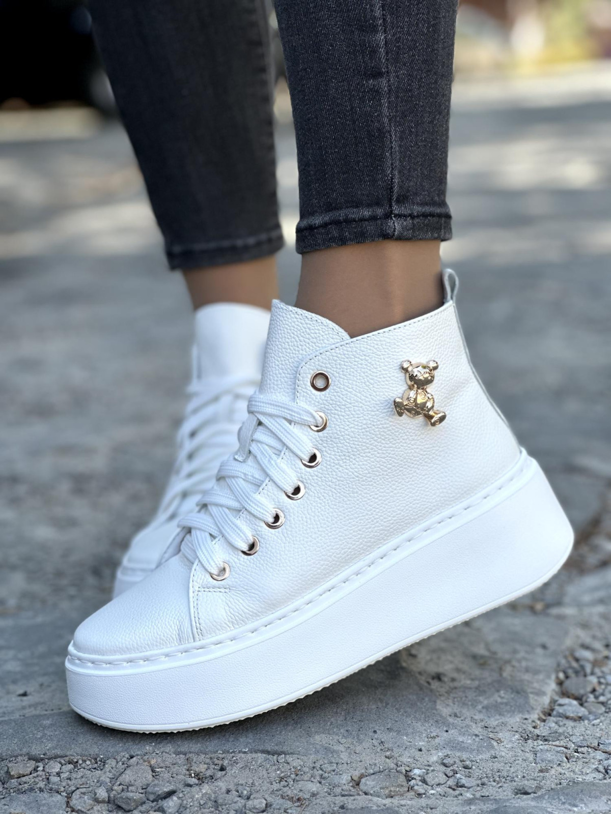 Białe sneakersy damskie OLEKSY ze skóry naturalnej polskiej produkcji