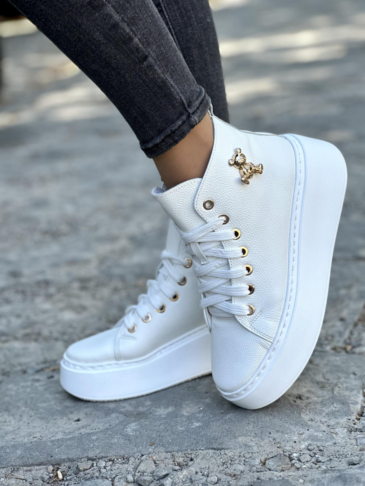 Białe sneakersy damskie OLEKSY ze skóry naturalnej polskiej produkcji