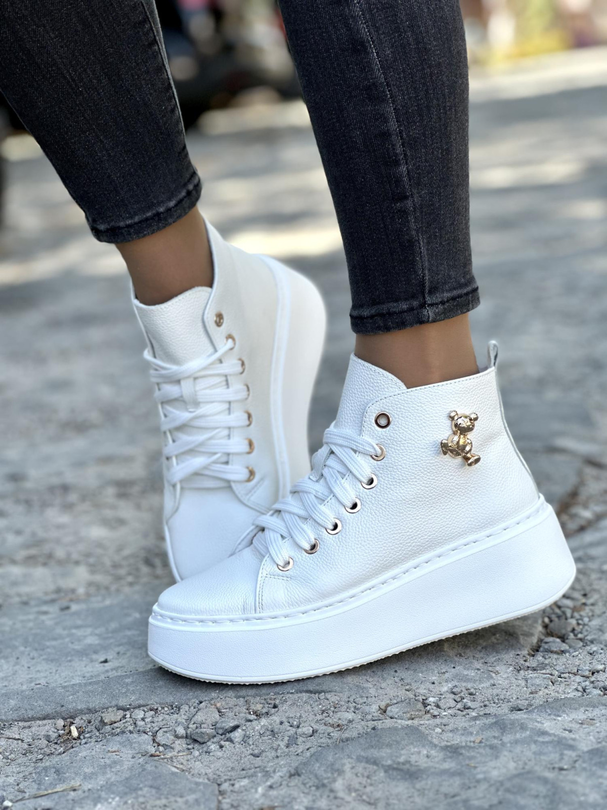 Białe sneakersy damskie OLEKSY ze skóry naturalnej polskiej produkcji