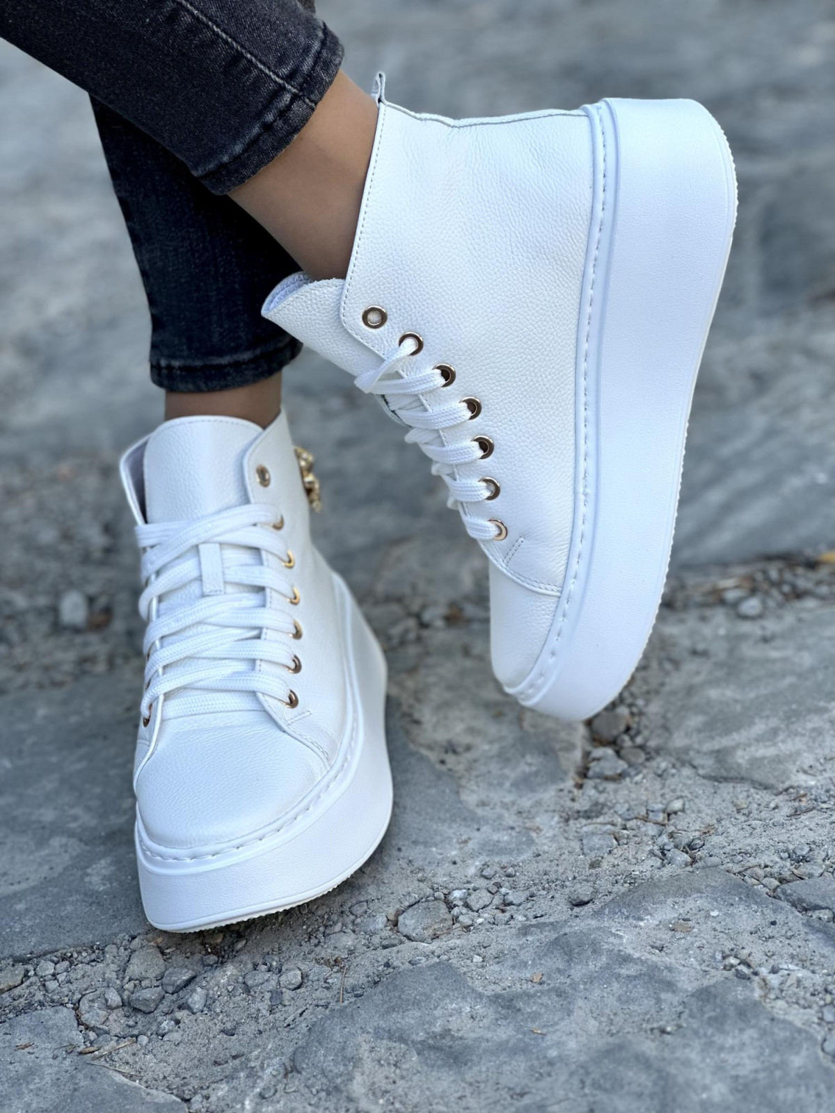 Białe sneakersy damskie OLEKSY ze skóry naturalnej polskiej produkcji