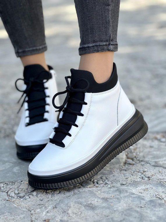 Białe botki ze skóry naturalnej