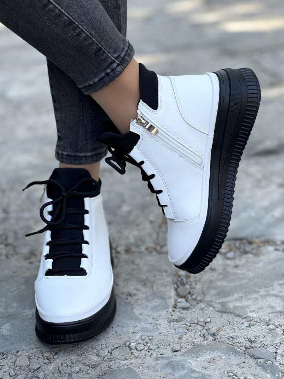 Białe botki ze skóry naturalnej