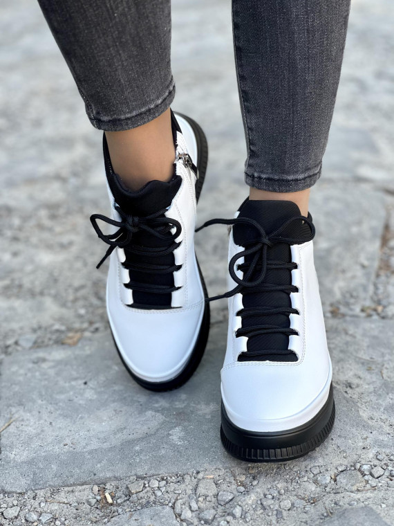 Białe botki ze skóry naturalnej