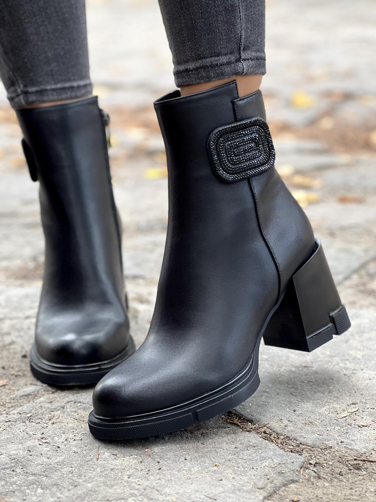 Eleganckie botki wykonane ze skóry naturalnej