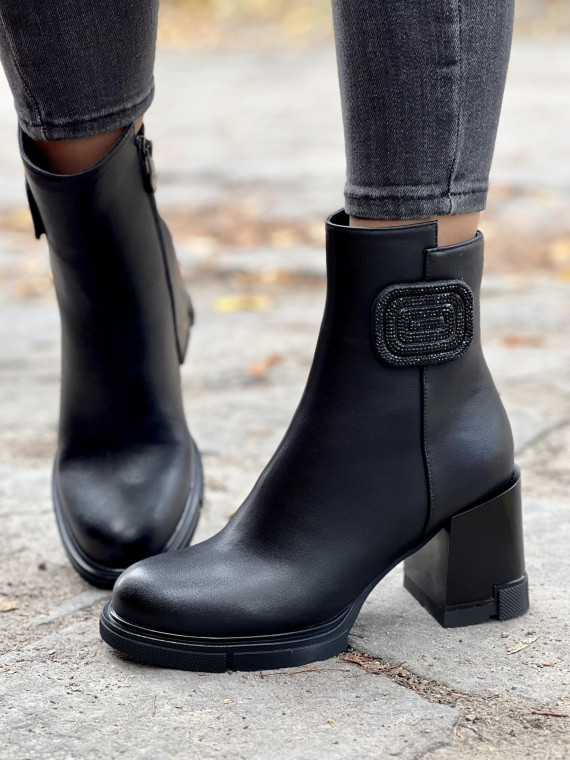 Eleganckie botki wykonane ze skóry naturalnej