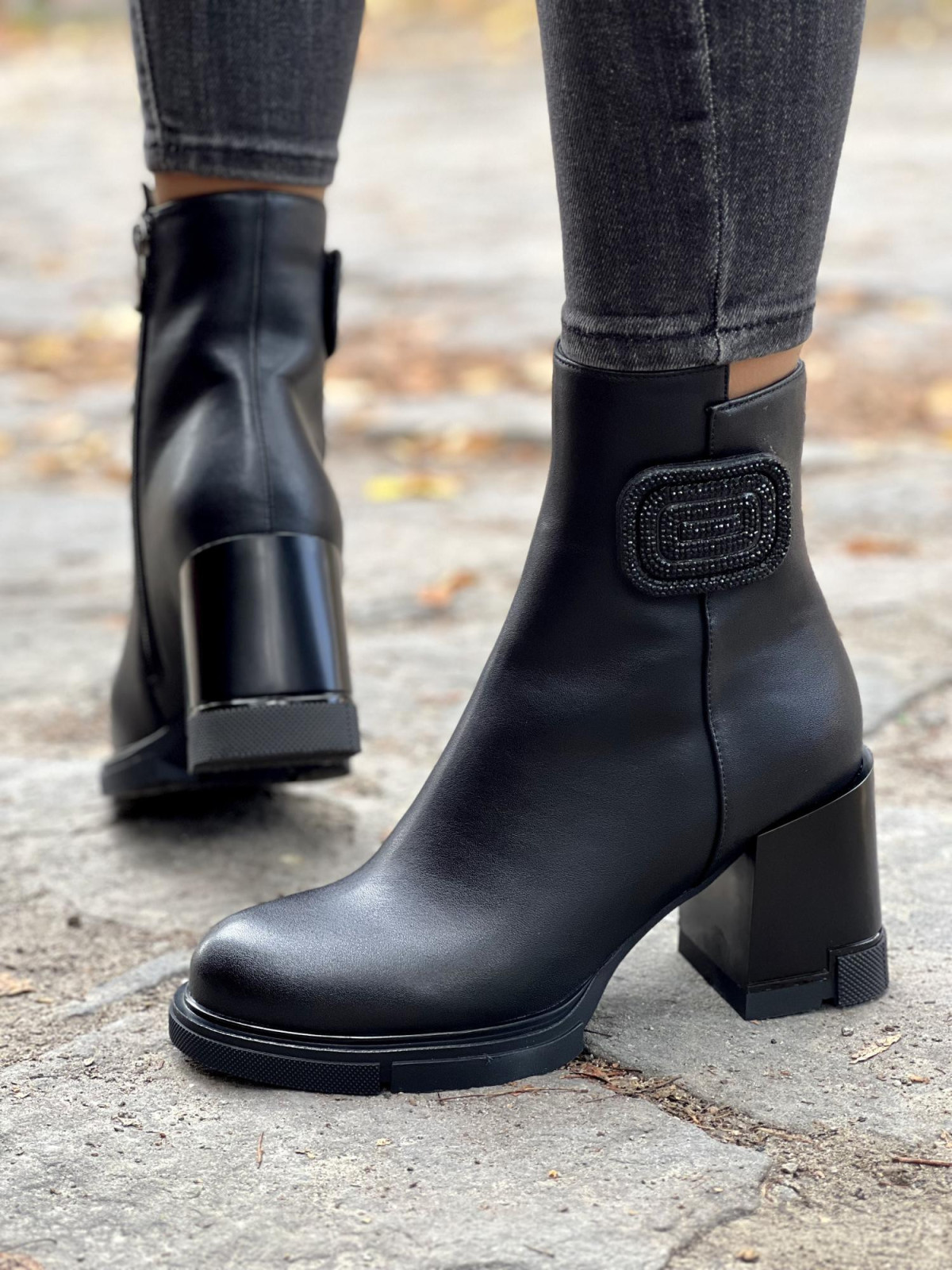 Eleganckie botki wykonane ze skóry naturalnej