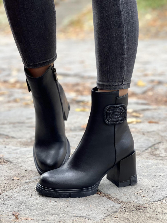 Eleganckie botki wykonane ze skóry naturalnej