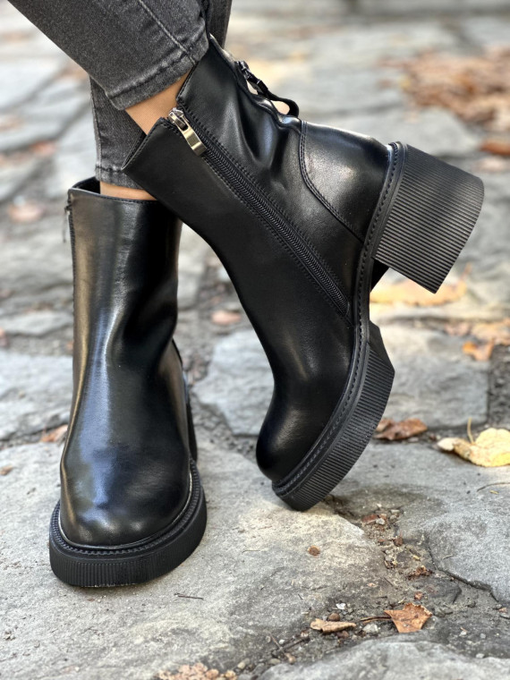 Botki wykonane ze skóry naturalnej