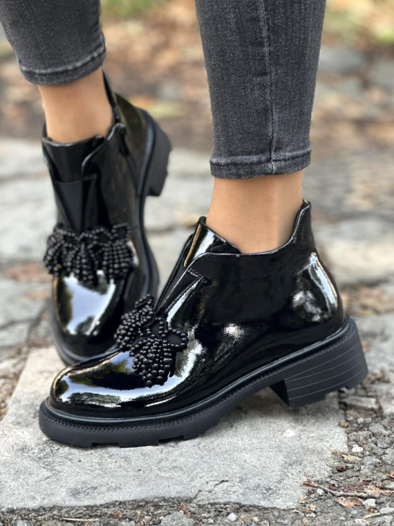 Stylowe botki wykonane ze skóry naturalnej