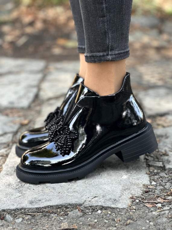 Stylowe botki wykonane ze skóry naturalnej