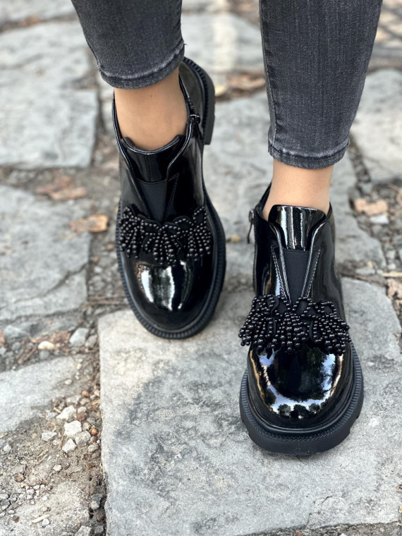 Stylowe botki wykonane ze skóry naturalnej