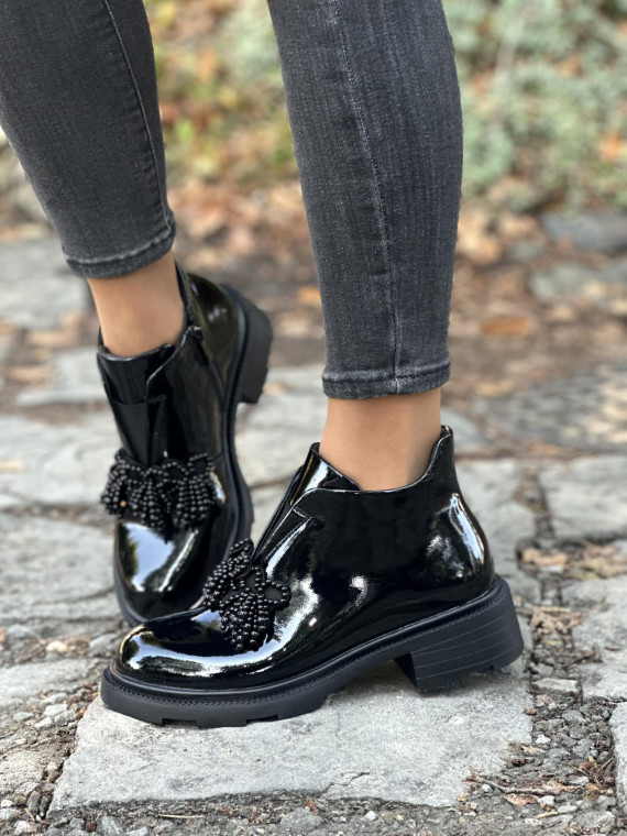 Stylowe botki wykonane ze skóry naturalnej