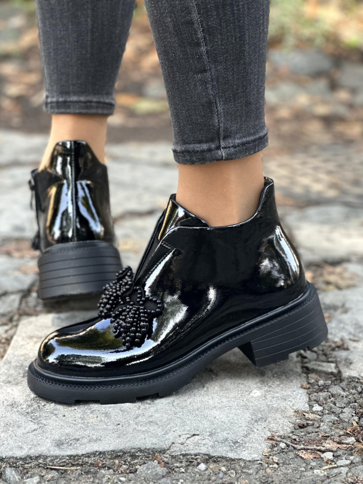 Stylowe botki wykonane ze skóry naturalnej