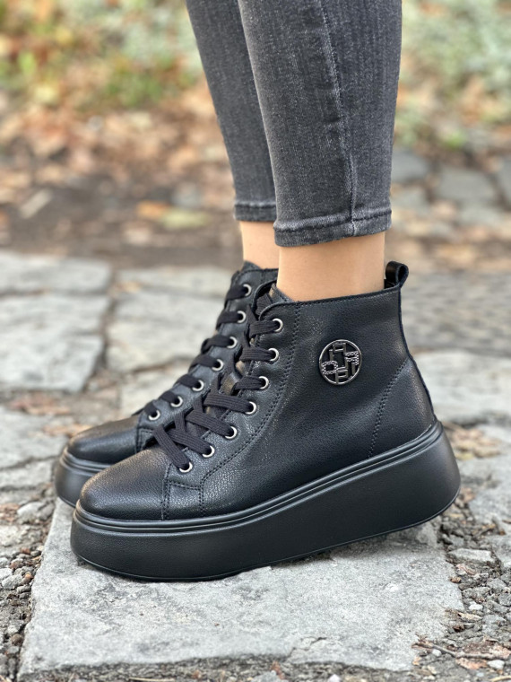 Wyjątkowe botki wykonane ze skóry naturalnej