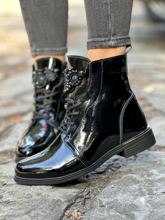 Eleganckie botki wykonane ze skóry naturalnej