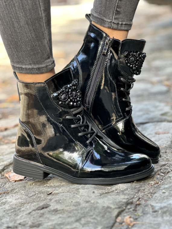 Eleganckie botki wykonane ze skóry naturalnej