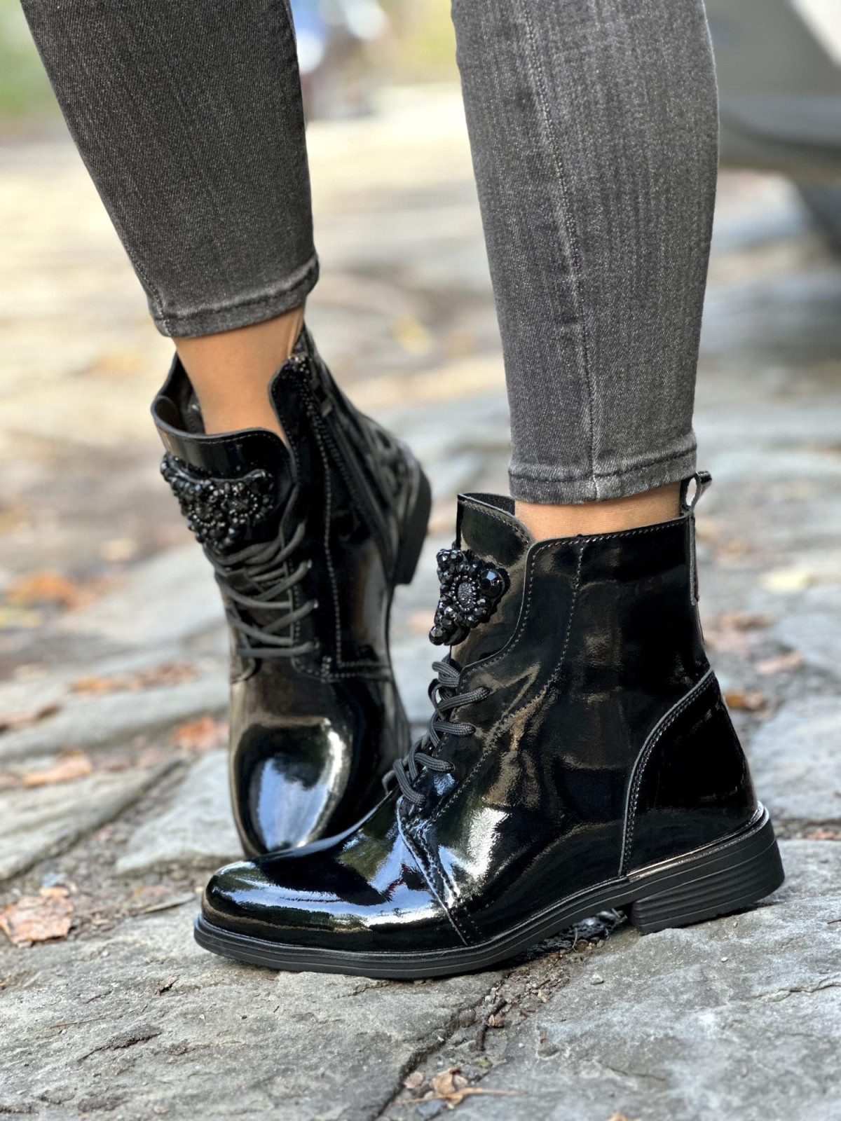 Eleganckie botki wykonane ze skóry naturalnej