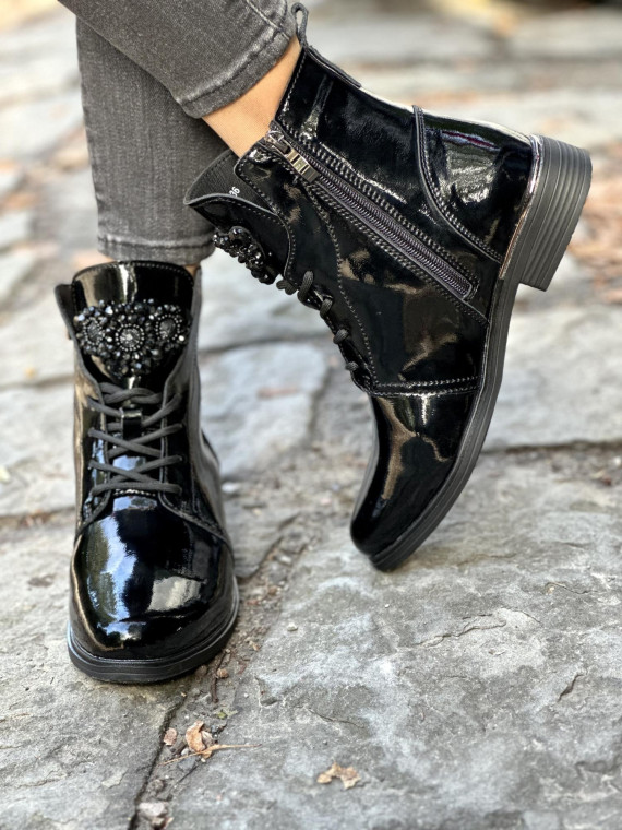 Eleganckie botki wykonane ze skóry naturalnej