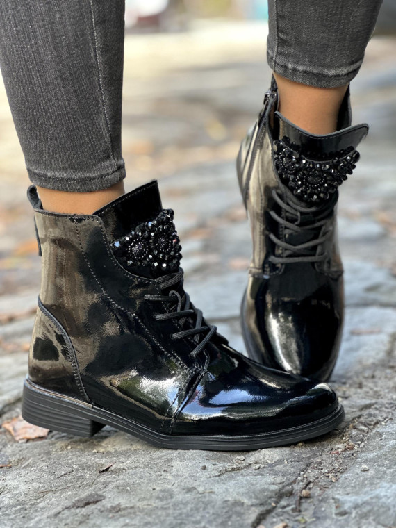 Eleganckie botki wykonane ze skóry naturalnej