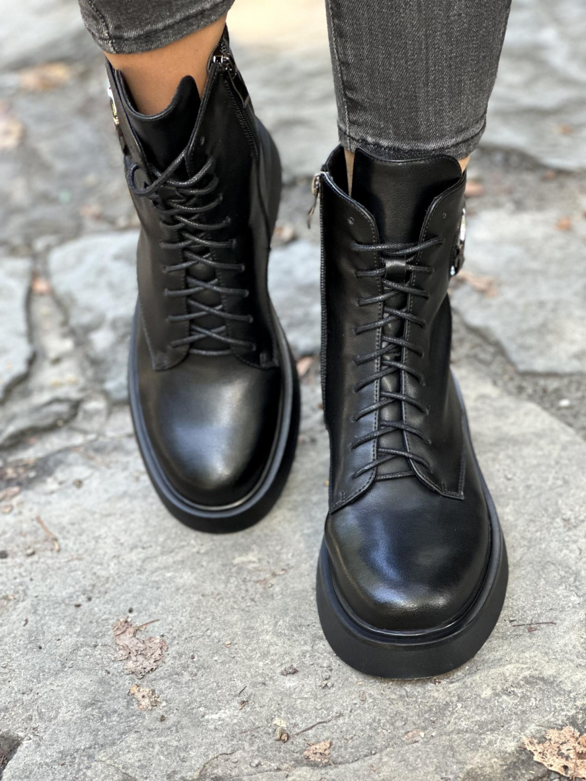 Botki wykonane ze skóry naturalnej