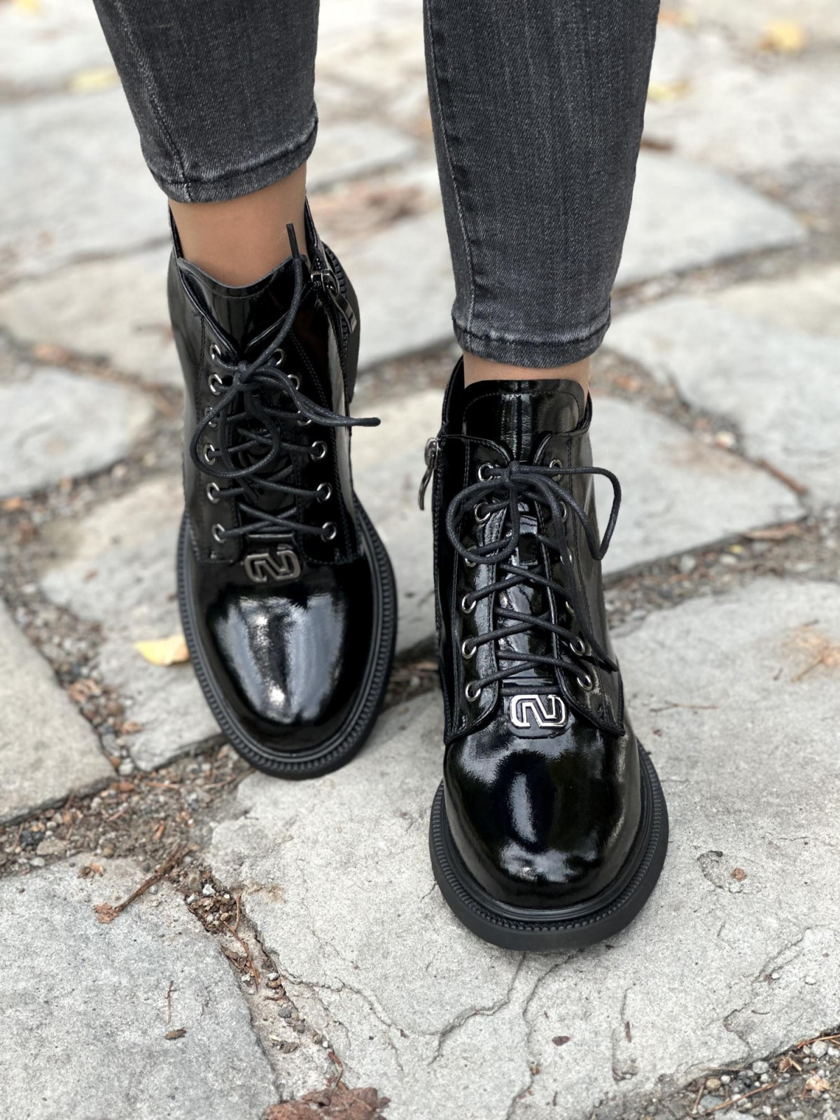 Botki wykonane ze skóry naturalnej