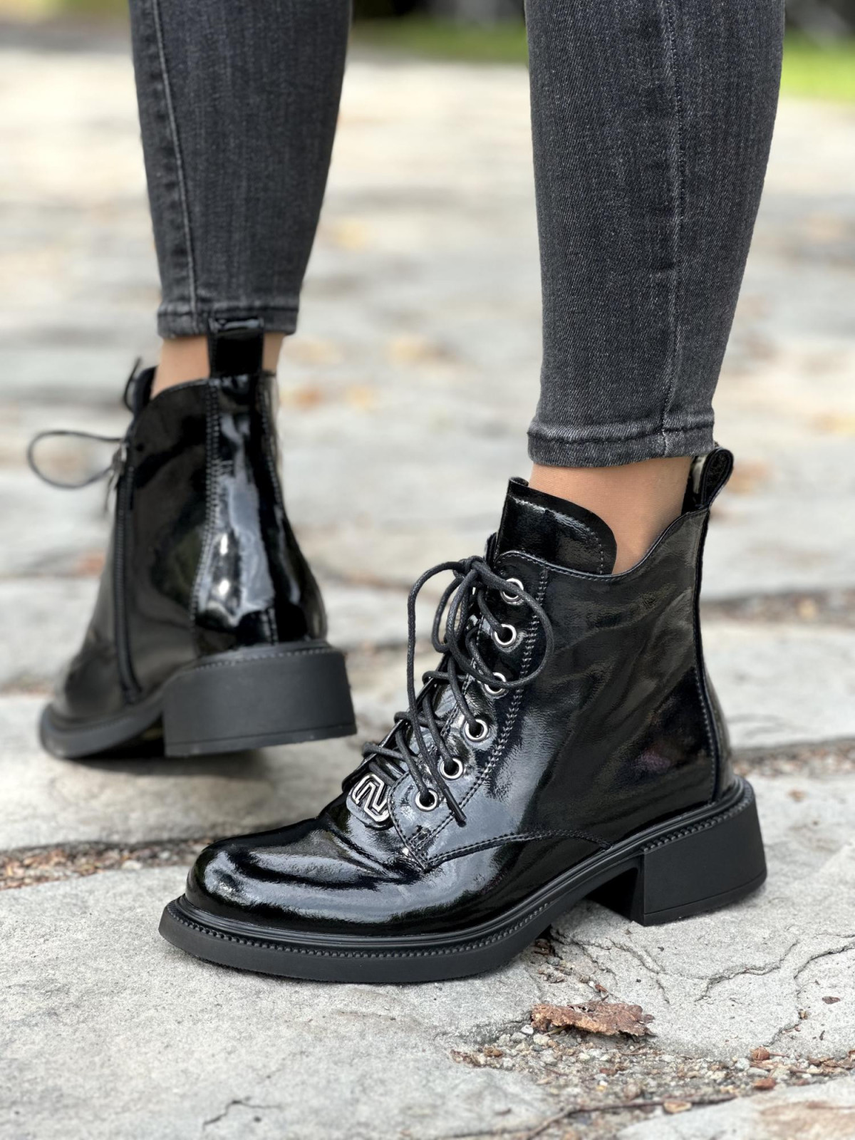 Botki wykonane ze skóry naturalnej