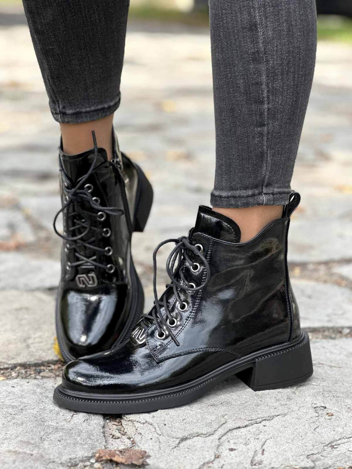 Botki wykonane ze skóry naturalnej