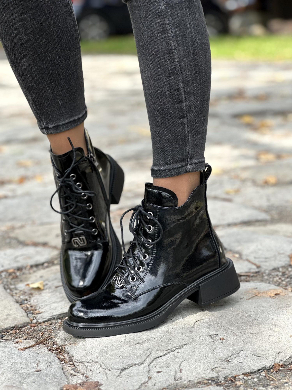 Botki wykonane ze skóry naturalnej