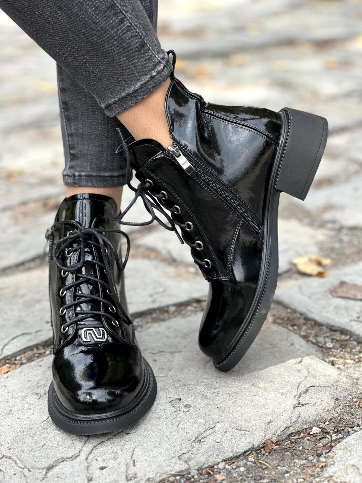 Botki wykonane ze skóry naturalnej