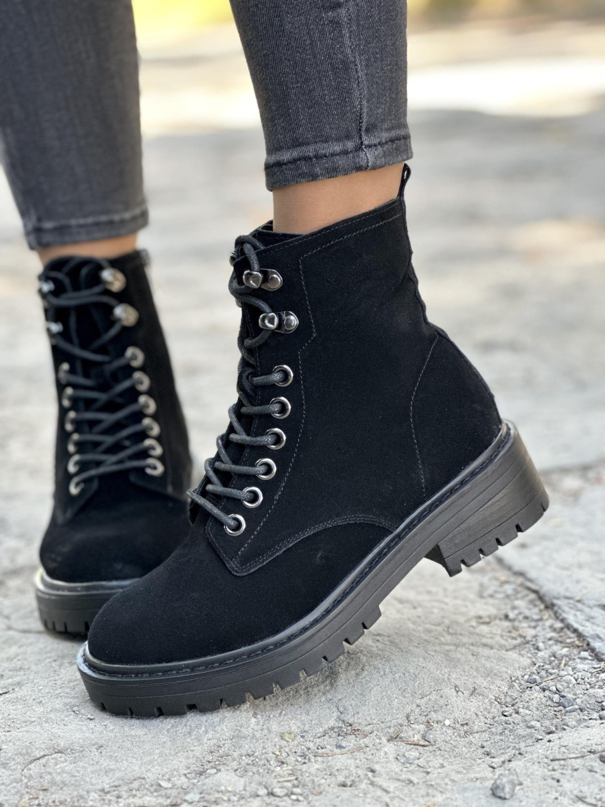 Czarne trapery ze skóry naturalnej