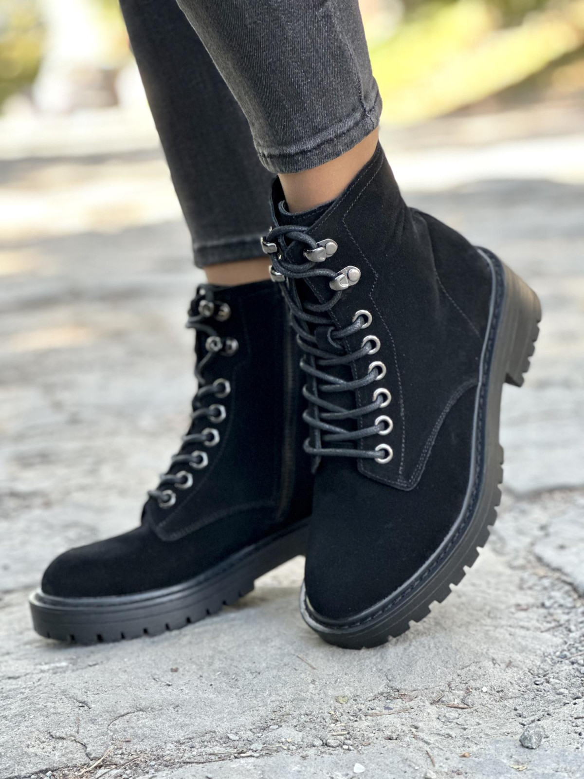 Czarne trapery ze skóry naturalnej