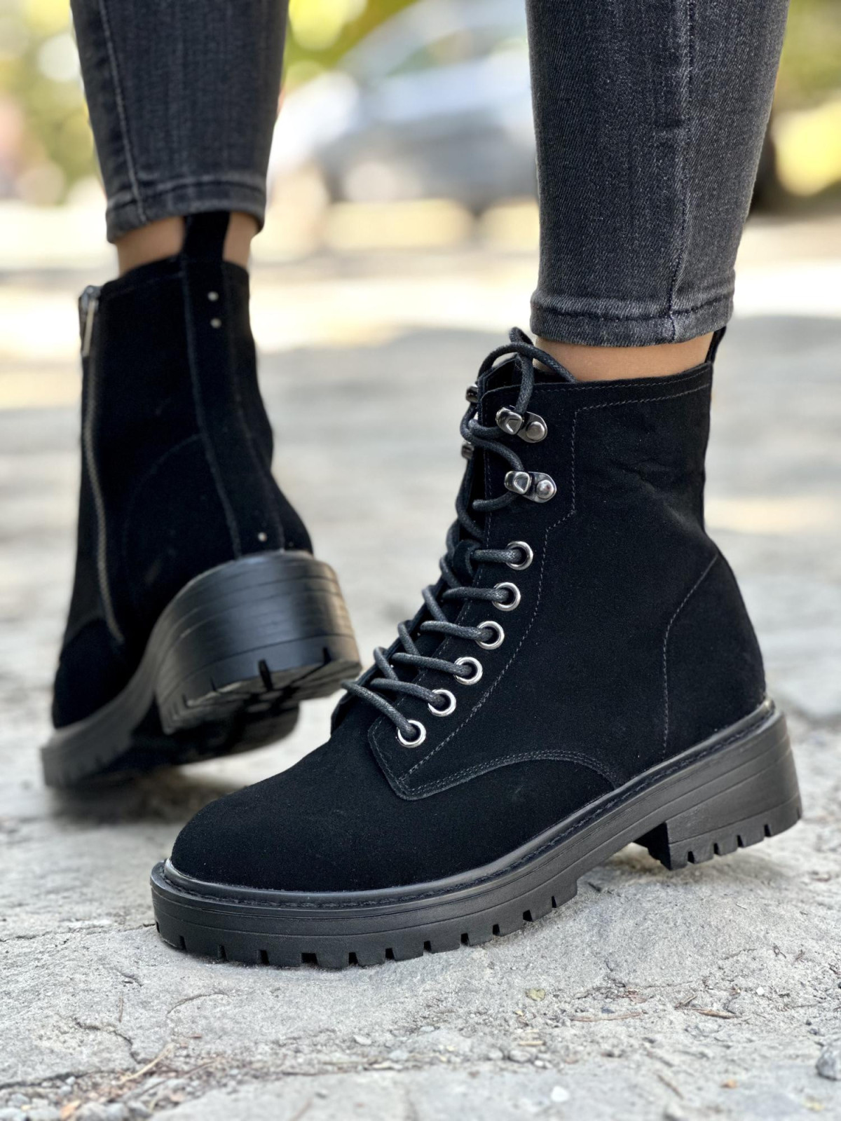 Czarne trapery ze skóry naturalnej