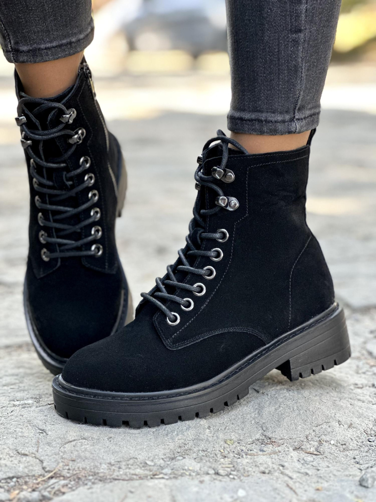 Czarne trapery ze skóry naturalnej