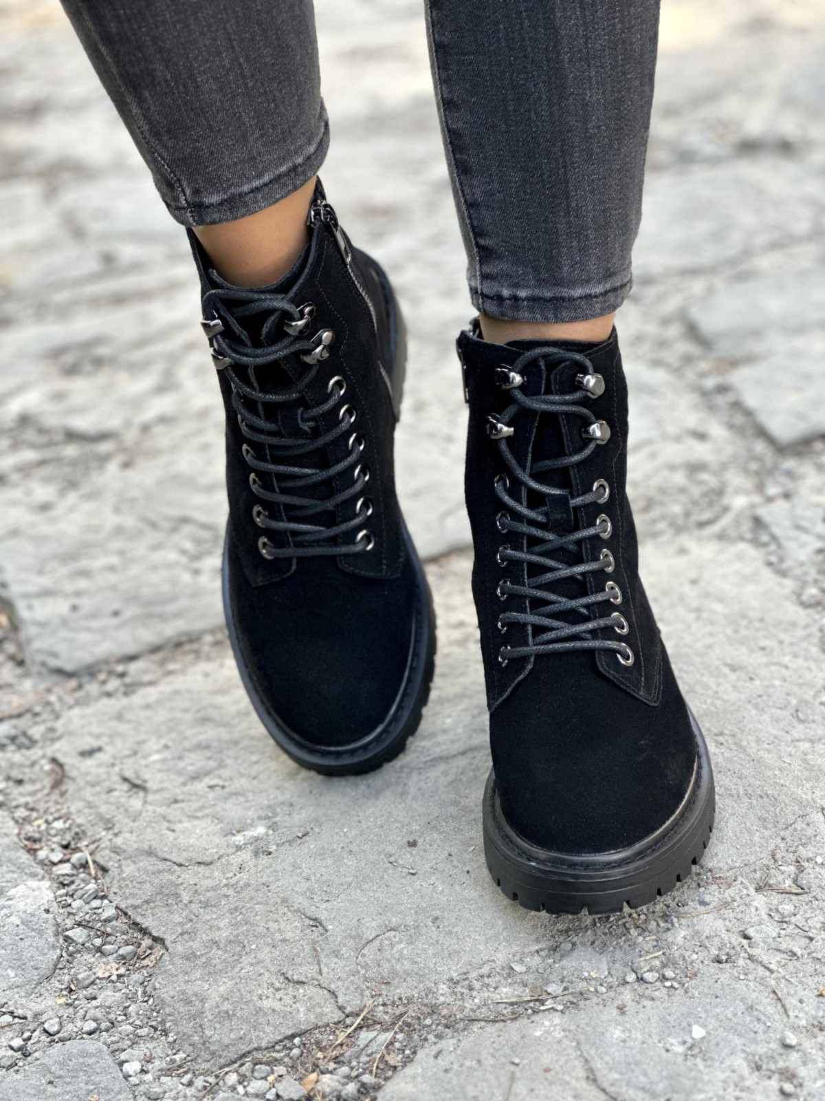 Czarne trapery ze skóry naturalnej