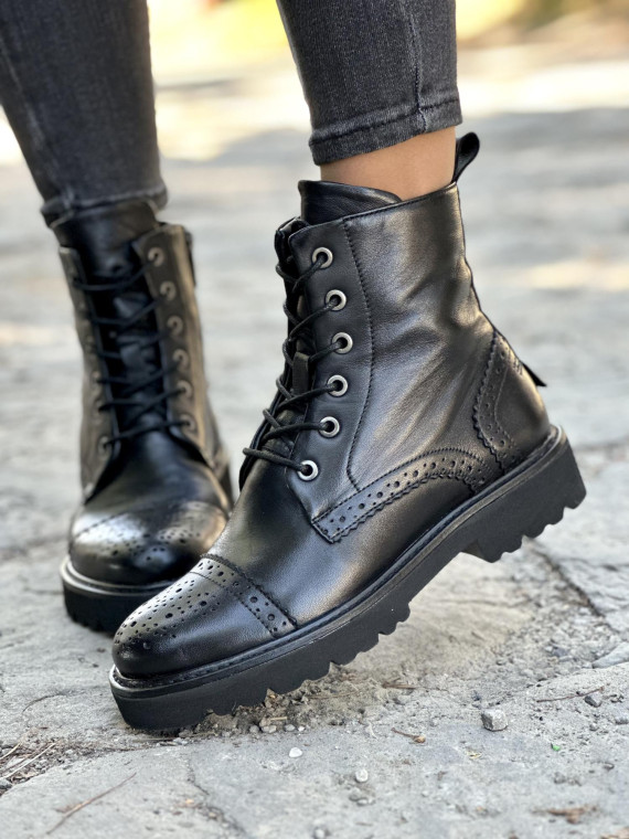 Stylowe botki wykonane ze skóry naturalnej