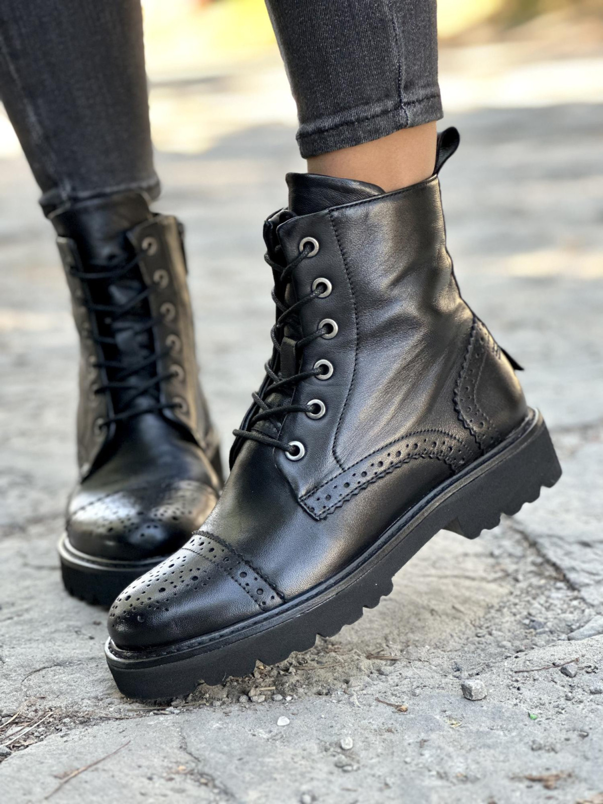 Stylowe botki wykonane ze skóry naturalnej