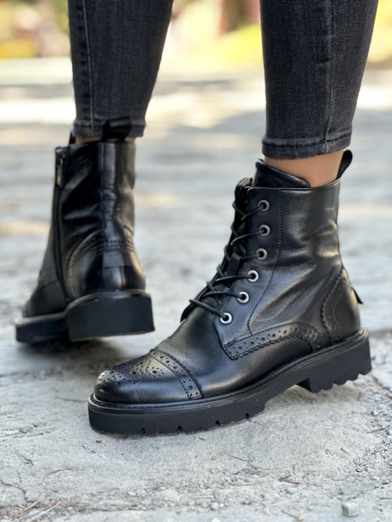 Stylowe botki wykonane ze skóry naturalnej