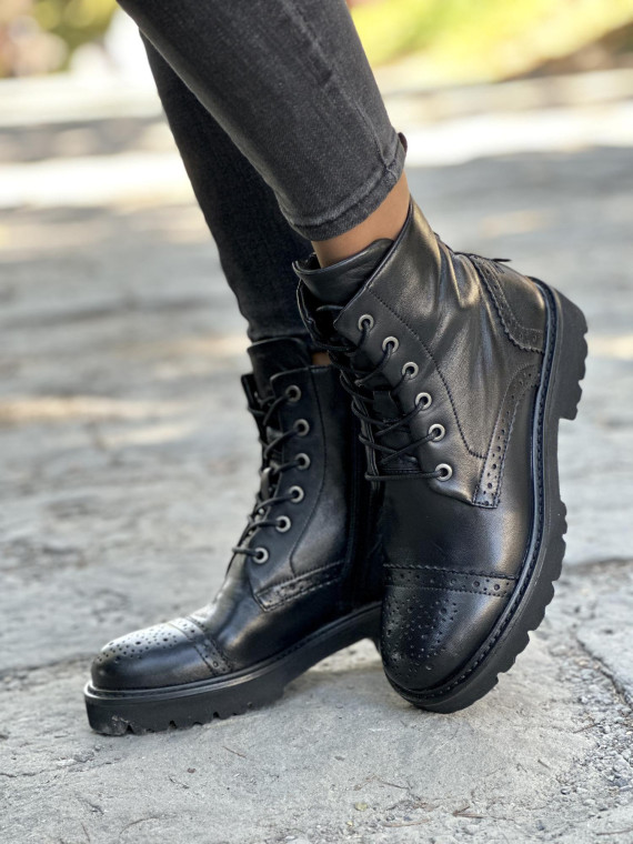 Stylowe botki wykonane ze skóry naturalnej