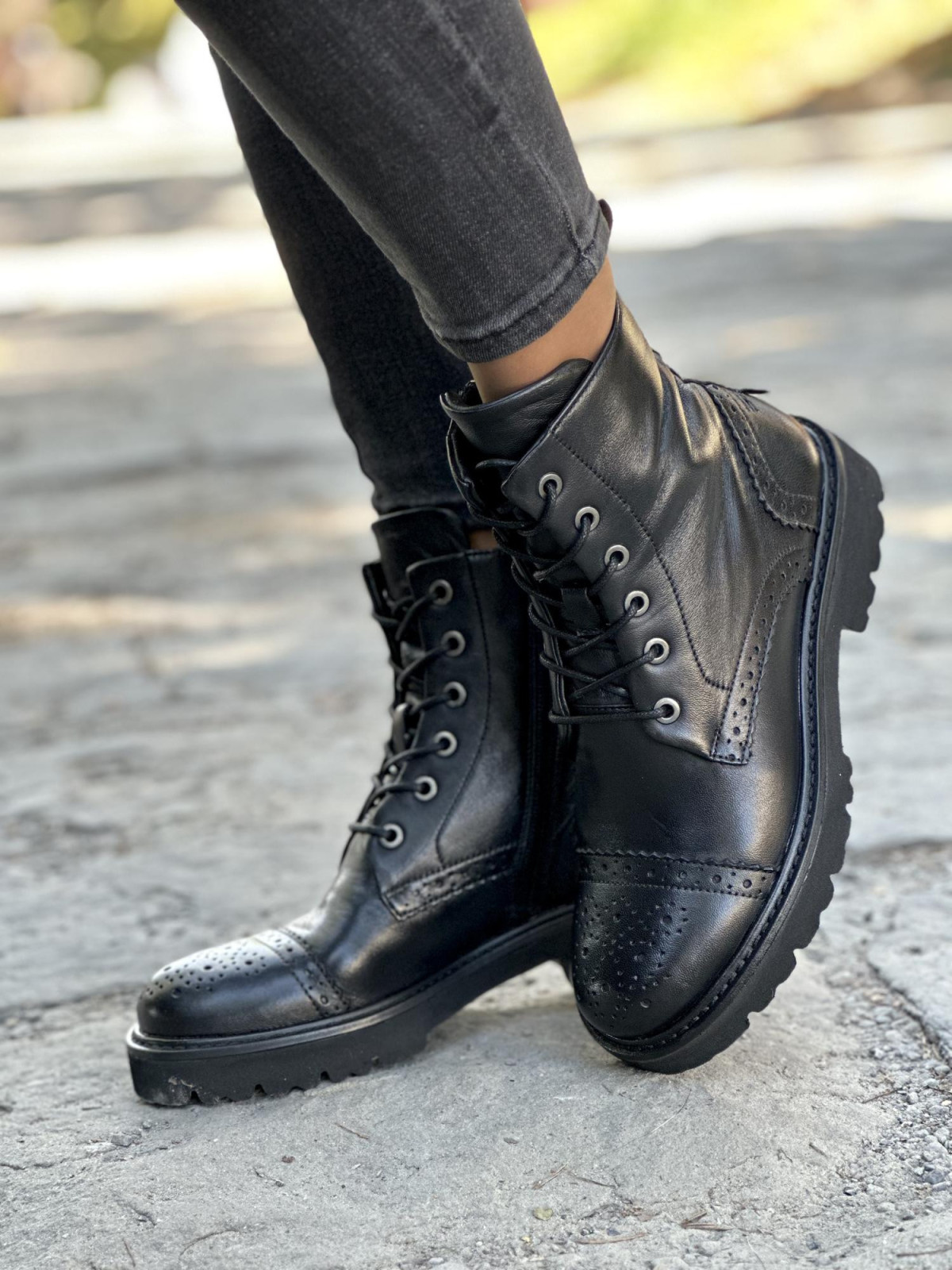 Stylowe botki wykonane ze skóry naturalnej