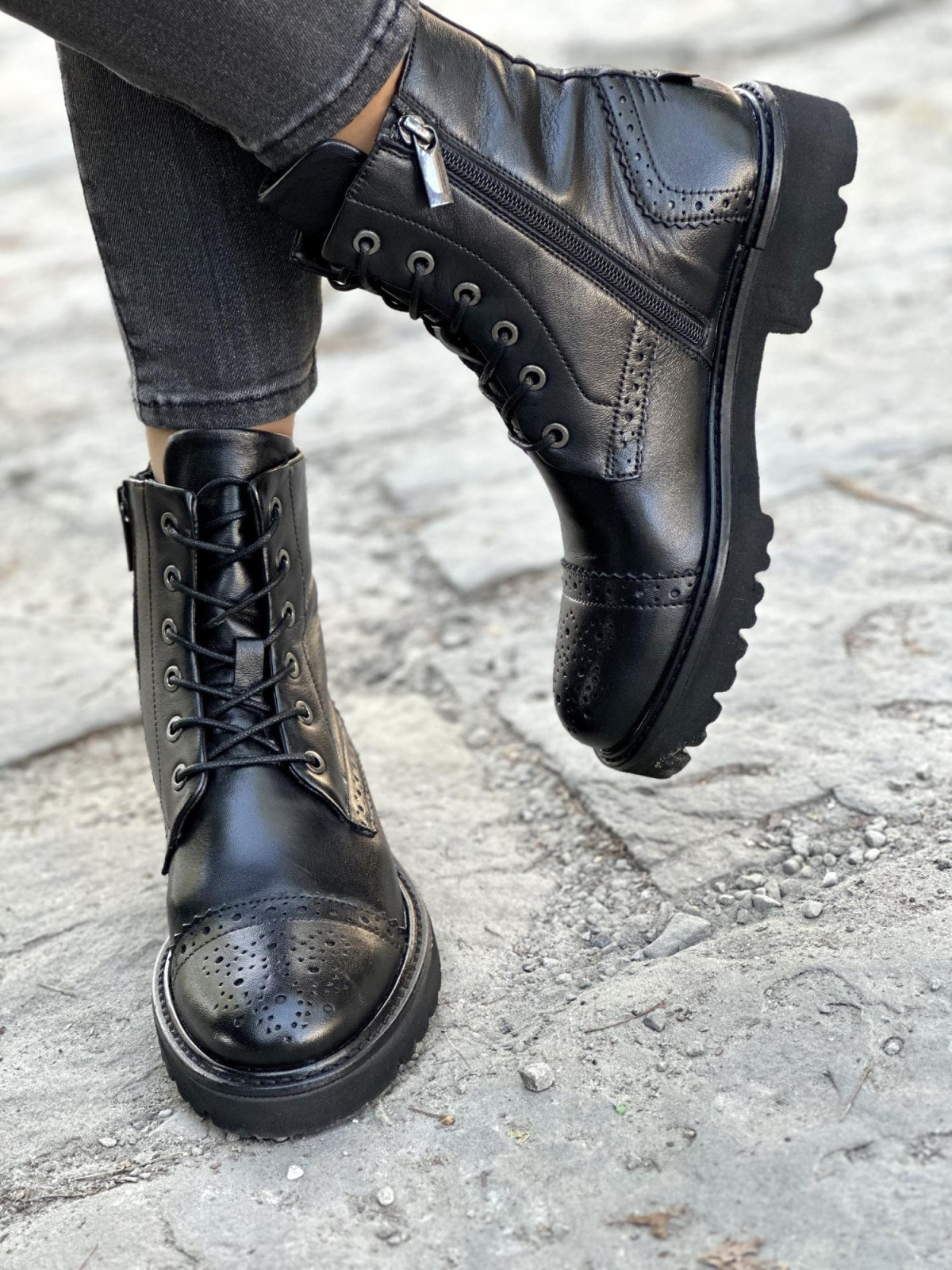 Stylowe botki wykonane ze skóry naturalnej