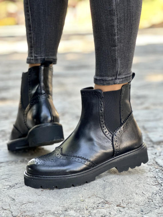 Eleganckie botki wykonane ze skóry naturalnej